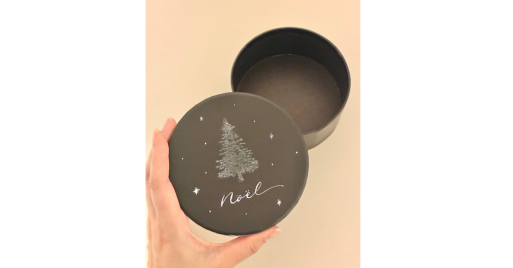 クリスマスレッスンのBox、Noelの文字をカリグラフィーで書く